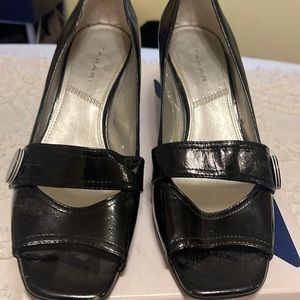 TAHARI open Toe Black Patent leather Heels Shoe 9